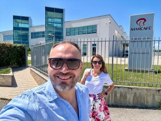 Buongiorno z MARCAFE První a zásadní náš produkt je káva. Torrefazione Adriatica se nachází v městečku Giulianova v...